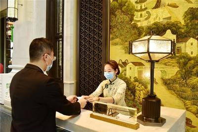 酒店服務(wù)業(yè)破局自救 多舉措加速?gòu)?fù)工復(fù)產(chǎn)