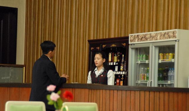 平壤酒店里的另一種風(fēng)景 高顏值高學(xué)歷的女服務(wù)員們