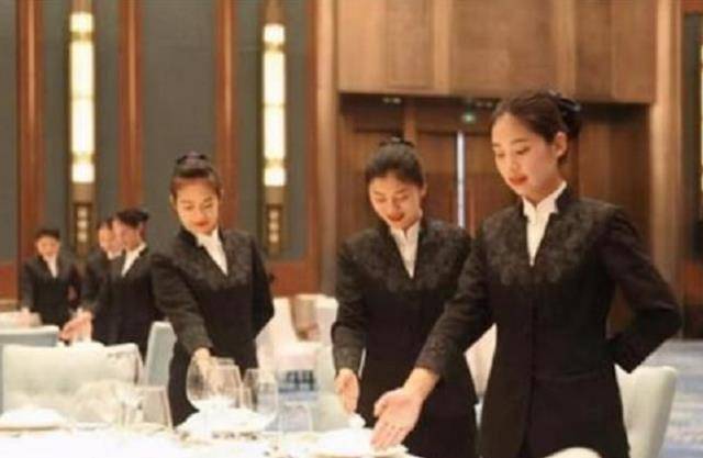 26歲國(guó)宴級(jí)服務(wù)員 3次為國(guó)家宴會(huì)服務(wù)，一般酒店請(qǐng)不動(dòng)她